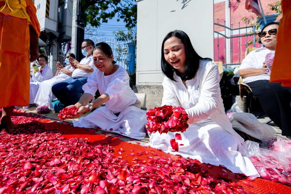 ภาพ No.304179:วันที่ 25 มกราคม พ.ศ. 2569 พิธีต้อนรับพระธรรมยาตรา  รร.สามัคคีราษฏร์บำรุง-วัดพระธรรมกาย ในโครงการธรรมยาตรา กตัญญูบูชา มหาปูชนียาจารย์ พระมงคลเทพมุนี(สด จนฺทสโร) พระผู้ปราบมาร อนุสรณ์สถาน 7 แห่ง ปีที่ 14
