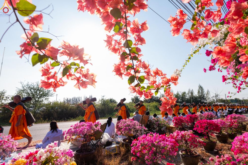 ภาพ No.292851:วันที่ 11 มกราคม พ.ศ. 2569 พิธีต้อนรับพระธรรมยาตรา ณ อนุสรณ์สถานลำดับที่ 3 สถานที่เกิดในเพศสมณะ วัดสองพี่น้อง อำเภอสองพี่น้อง จังหวัดสุพรรณบุรี ในโครงการธรรมยาตรา กตัญญูบูชา มหาปูชนียาจารย์ พระมงคลเทพมุนี(สด จนฺทสโร) พระผู้ปราบมาร อนุสรณ์สถาน 7 แห่ง ปีที