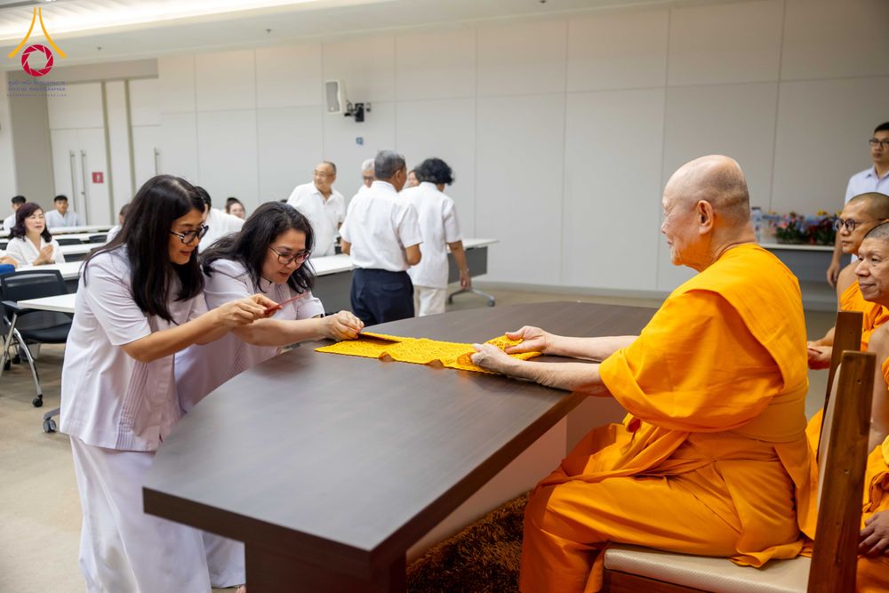 ภาพ No.324893:วันพฤหัสบดีที่ 23 เมษายน พ.ศ.2569  หลวงพ่อทัตตชีโว รองเจ้าอาวาสวัดพระธรรมกาย ถวายการต้อนรับและปฏิสันถารคณะชาวอินโดนีเซีย