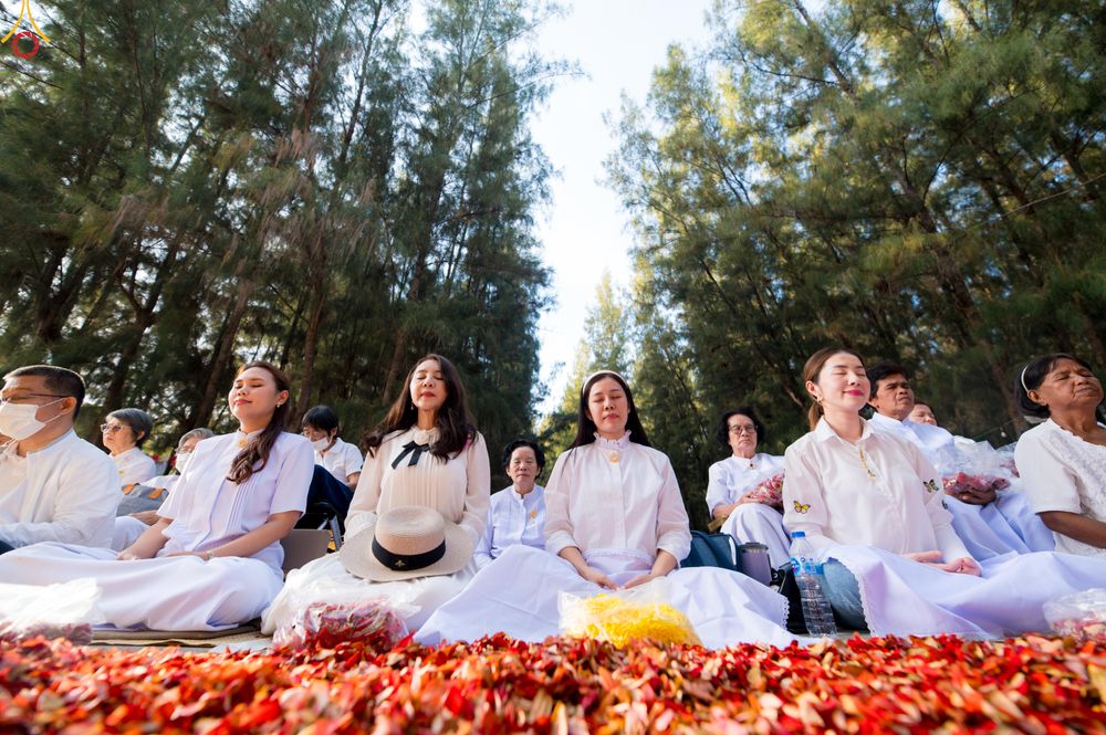 ภาพ No.287416:วันที่ 3 มกราคม พ.ศ. 2569 พิธีต้อนรับพระธรรมยาตรา ในโครงการธรรมยาตรา กตัญญูบูชา มหาปูชนียาจารย์ พระมงคลเทพมุนี(สด จนฺทสโร) พระผู้ปราบมาร อนุสรณ์สถาน 7 แห่ง ปีที่ 14 ณ อนุสรณ์สถานมหาวิหารพระมงคลเทพมุนี (โลตัสแลนด์) อ.สองพี่น้อง จ.สุพรรณบุรี