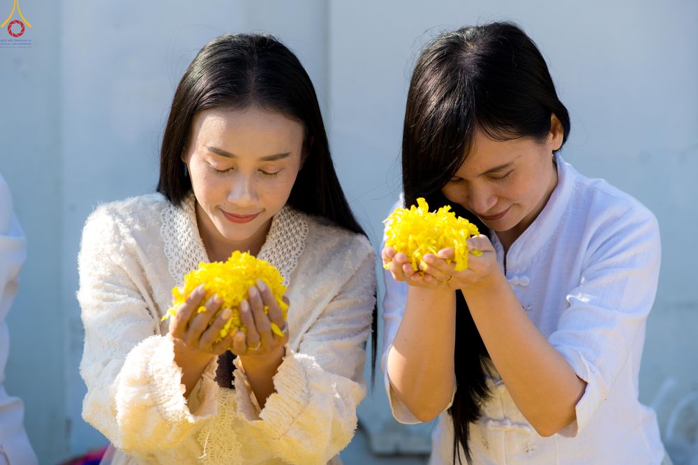 ภาพ No.292758:วันที่ 11 มกราคม พ.ศ. 2569 พิธีต้อนรับพระธรรมยาตรา ณ อนุสรณ์สถานลำดับที่ 3 สถานที่เกิดในเพศสมณะ วัดสองพี่น้อง อำเภอสองพี่น้อง จังหวัดสุพรรณบุรี ในโครงการธรรมยาตรา กตัญญูบูชา มหาปูชนียาจารย์ พระมงคลเทพมุนี(สด จนฺทสโร) พระผู้ปราบมาร อนุสรณ์สถาน 7 แห่ง ปีที