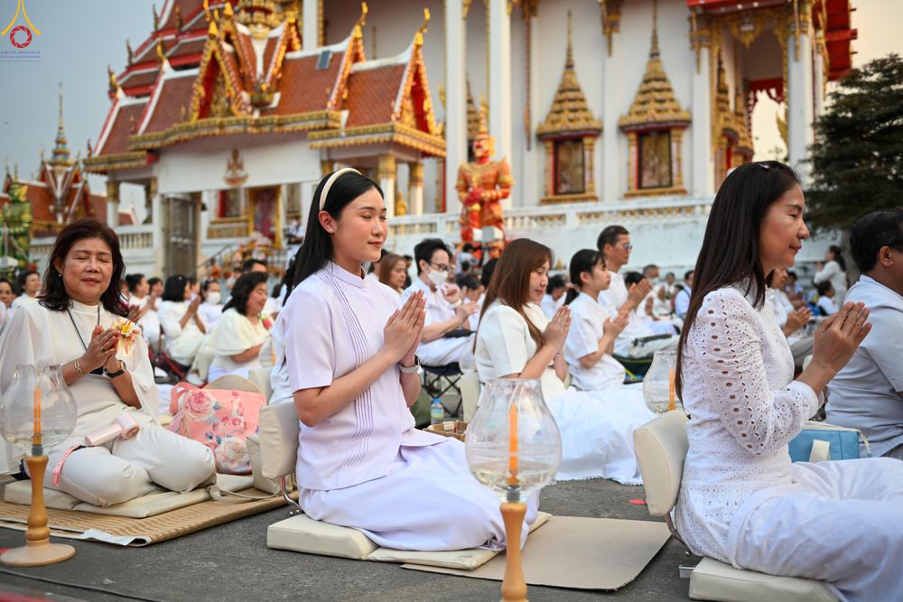 ภาพ No.296972:วันที่ 17 มกราคม พ.ศ. 2569 พิธีจุดประทีปถวายเป็นพุทธบูชา และบูชาธรรมมหาปูชนียาจารย์  ณ วัดโบสถ์บน ต.บางคูเวียง จ.นนทบุรี อนุสรณ์สถานลำดับที่ 4 สถานที่เกิดด้วยกายธรรม ในโครงการธรรมยาตรา กตัญญูบูชา มหาปูชนียาจารย์ พระมงคลเทพมุนี(สด จนฺทสโร) พระผู้ปราบมาร อ