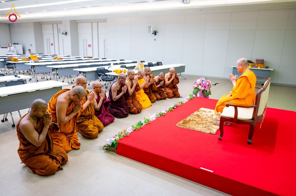 ภาพ No.323388:หลวงพ่อทัตตชีโว รองเจ้าอาวาสวัดพระธรรมกาย ถวายการต้อนรับปฏิสันถารคณะสงฆ์จากประเทศศรีลังกา