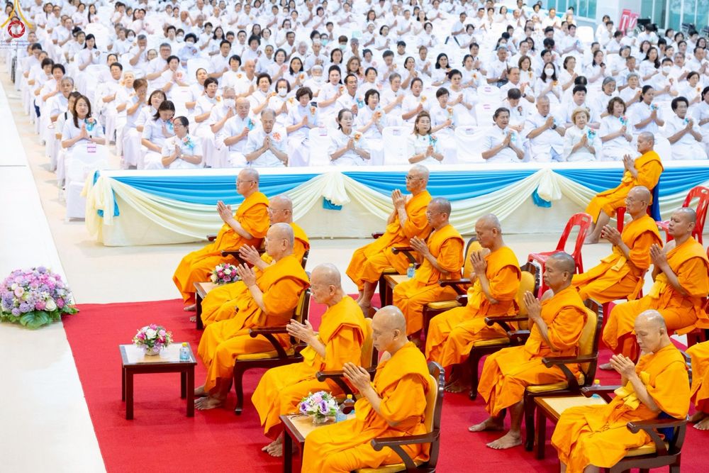 ภาพ No.251761:วันที่ 10 ตุลาคม พ.ศ. 2568 พิธีทอดผ้าป่าสมทบกฐินวัดพระธรรมกาย และสมทบกฐิน 30,000 กว่าวัดทั่วประเทศ ครั้งที่ 3 ณ สภาธรรมกายสากล วัดพระธรรมกาย