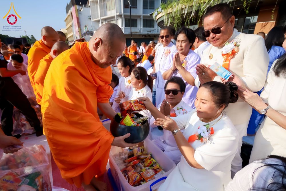 ภาพ No.312908:วันอาทิตย์ที่ 8 มีนาคม พ.ศ.2569 ทำบุญเมืองนครราชสีมา 558 ปี ตักบาตรพระ 10,000 รูป (ภาพชุดที่ 2)