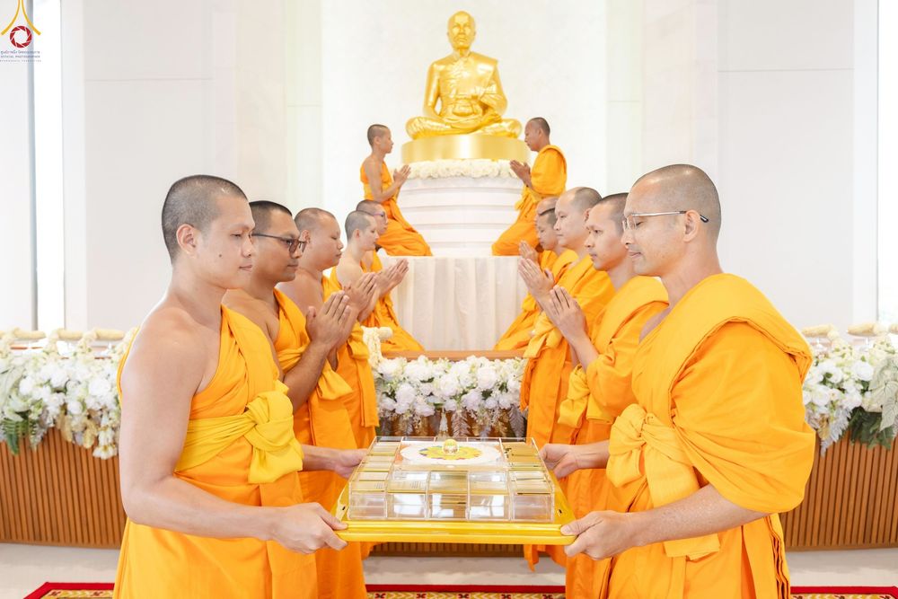 ภาพ No.239495:วันอาทิตย์ที่ 17 สิงหาคม พ.ศ. 2568 พิธีกดปุ่มอัญเชิญรูปเหมือน พระมงคลเทพมุนี (สด จันทสโร)  ณ มหาวิหารแก้วพระมงคลเทพมุนี  ศูนย์ปฏิบัติธรรมแก้วเมืองเลย