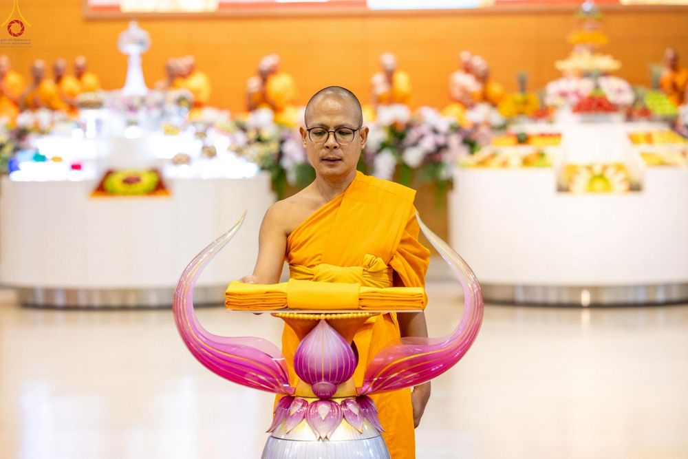 ภาพ No.277583:วันอาทิตย์ต้นเดือนที่ 7 ธันวาคม พ.ศ.2568 พิธีทอดผ้าป่าต้นสมบัติจักรพรรดิ ณ สภาธรรมกายสากล วัดพระธรรมกาย