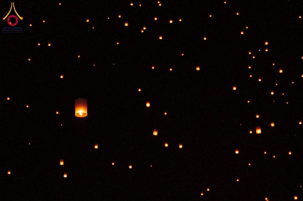 ภาพ No.266203:วันพุธที่ 5 พฤศจิกายน พ.ศ. 2568 (วันพระ ขึ้น 15 ค่ำ เดือน 12) พิธีจุดประทีปโคมลาน, โคมลอย และลอยกระทง ถวายประทีปเป็นพุทธบูชา สร้างความสว่างไสวให้กับแผ่นดินด้วยแสงธรรม ณ พุทธอุทยานนานาชาติ จังหวัดหนองคาย