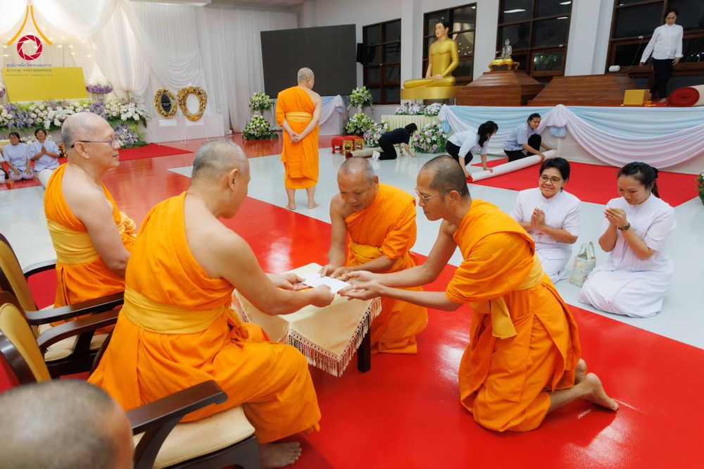 ภาพ No.316295:วันเสาร์ที่ 28 มีนาคม พ.ศ. 2569 พิธีบำเพ็ญกุศล คุณพ่อณรงค์ จินตมากุล  สิริอายุ 99 ปี 11 เดือน โยมบิดา พระครูปลัดรัตนวีรวัฒน์ (รังสฤษดิ์ อิทฺธิจินตโก) ที่ปรึกษาเจ้าคณะจังหวัดปทุมธานี เจ้าอาวาสวัดพระธรรมกาย  ณ ห้องปลูกศรัทธา 2 วัดพระธรรมกาย ปทุมธานี