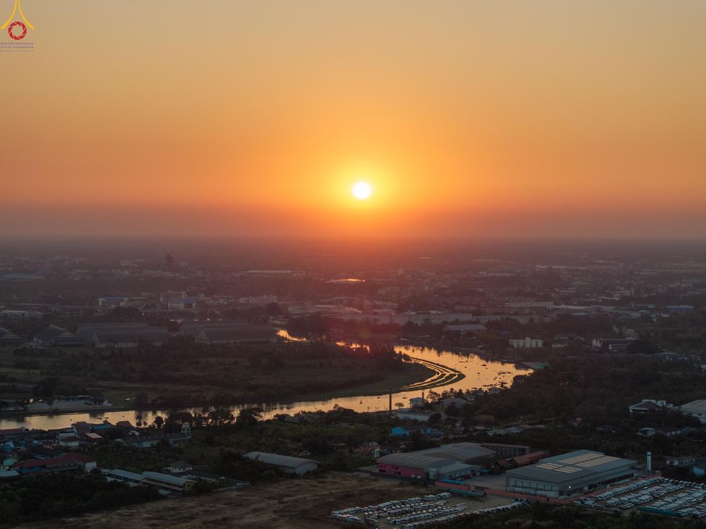 ภาพ No.292119:วันที่ 10 มกราคม พ.ศ. 2569 พิธีจุดประทีปถวายเป็นพุทธบูชา และบูชาธรรมมหาปูชนียาจารย์  ณ อนุสรณ์สถานคลองบางนางแท่น อ.สามพราน จ.นครปฐม ในโครงการธรรมยาตรา กตัญญูบูชา มหาปูชนียาจารย์ พระมงคลเทพมุนี(สด จนฺทสโร) พระผู้ปราบมาร อนุสรณ์สถาน 7 แห่ง ปีที่ 14