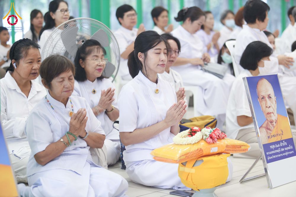 ภาพ No.298124:วันเสาร์ที่ 17 มกราคม พ.ศ. 2569 พิธีบรรพชาอุปสมบท โครงการอุปสมบทหมู่ บูชาธรรมครบ 117 ปี คุณยายอาจารย์มหารัตนอุบาสิกาจันทร์ ขนนกยูง  ณ อุโบสถพระไตรปิฎก วัดพระธรรมกาย