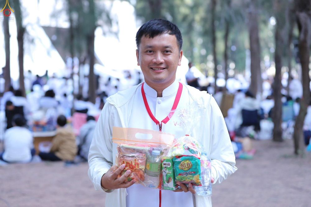 ภาพ No.300571:ภาพเบื้องหลังอาสาสมัครรวมใจ ชุดที่ 3 ในโครงการธรรมยาตรา กตัญญูบูชา มหาปูชนียาจารย์ พระมงคลเทพมุนี(สด จนฺทสโร) พระผู้ปราบมาร อนุสรณ์สถาน 7 แห่ง ปีที่ 14