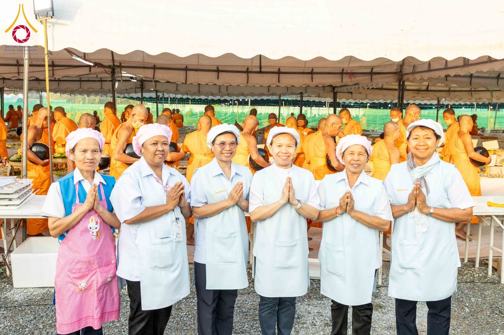 ภาพ No.297899:วันที่ 19 มกราคม พ.ศ. 2569 พิธีถวายภัตตาหารเป็นสังฆทาน แด่พระธรรมยาตรา ณ อนุสรณ์สถานบางปลา วัดบางปลา อำเภอบางเลน จังหวัดนครปฐม ในโครงการธรรมยาตรา กตัญญูบูชา มหาปูชนียาจารย์ พระมงคลเทพมุนี(สด จนฺทสโร) พระผู้ปราบมาร อนุสรณ์สถาน 7 แห่ง ปีที่ 14