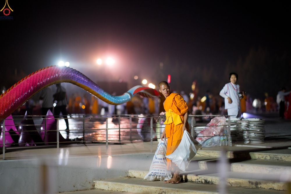 ภาพ No.306646:ภาพเบื้องหลังอาสาสมัครรวมใจ ชุดที่ 5 ในโครงการธรรมยาตรา กตัญญูบูชา มหาปูชนียาจารย์ พระมงคลเทพมุนี(สด จนฺทสโร) พระผู้ปราบมาร อนุสรณ์สถาน 7 แห่ง ปีที่ 14