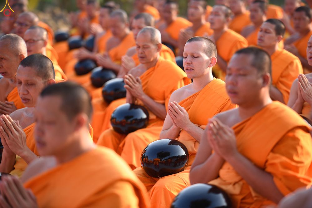 ภาพ No.294428:วันที่ 14 มกราคม พ.ศ. 2569 พิธีตักบาตรพระธรรมยาตรา ณ วัดสองพี่น้อง ต.ต้นตาล อ.สองพี่น้อง จ.สุพรรณบุรี ในโครงการธรรมยาตรา กตัญญูบูชา มหาปูชนียาจารย์ พระมงคลเทพมุนี(สด จนฺทสโร) พระผู้ปราบมาร อนุสรณ์สถาน 7 แห่ง ปีที่ 14