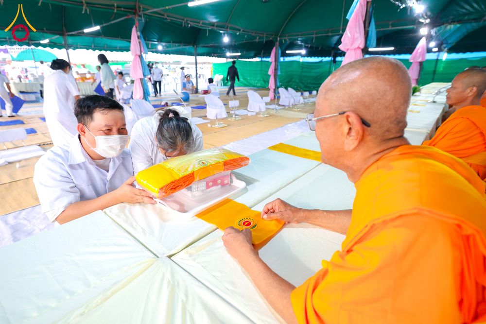 ภาพ No.299206:วันที่ 21 มกราคม พ.ศ. 2569 พิธีถวายภัตตาหารเป็นสังฆทาน แด่พระธรรมยาตรา ณ อนุสรณ์สถานบางปลา วัดบางปลา อำเภอบางเลน จังหวัดนครปฐม ในโครงการธรรมยาตรา กตัญญูบูชา มหาปูชนียาจารย์ พระมงคลเทพมุนี(สด จนฺทสโร) พระผู้ปราบมาร อนุสรณ์สถาน 7 แห่ง ปีที่ 14