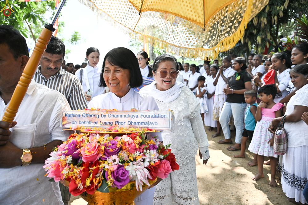 ภาพ No.278815:วันที่ 1 พฤศจิกายน  2568  กฐินสมทบวัดต่างประเทศ โดยคณะศิษยานุศิษย์ บูชาธรรม 81 ปี หลวงพ่อธัมมชโย ณ วัดธรรมรักษิตาราม ประเทศศรีลังกา