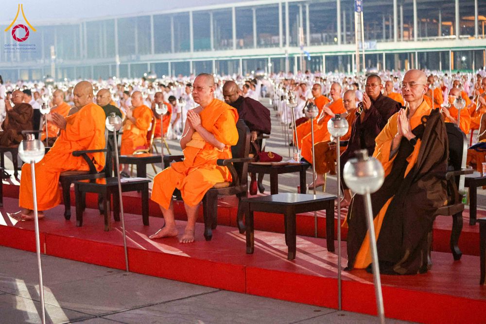 ภาพ No.312193:วันอังคารที่ 3 มีนาคม พ.ศ.2569 พิธีเวียนประทักษิณและจุดมาฆประทีป ณ ลานธรรมพระมหาธรรมกายเจดีย์ วัดพระธรรมกาย