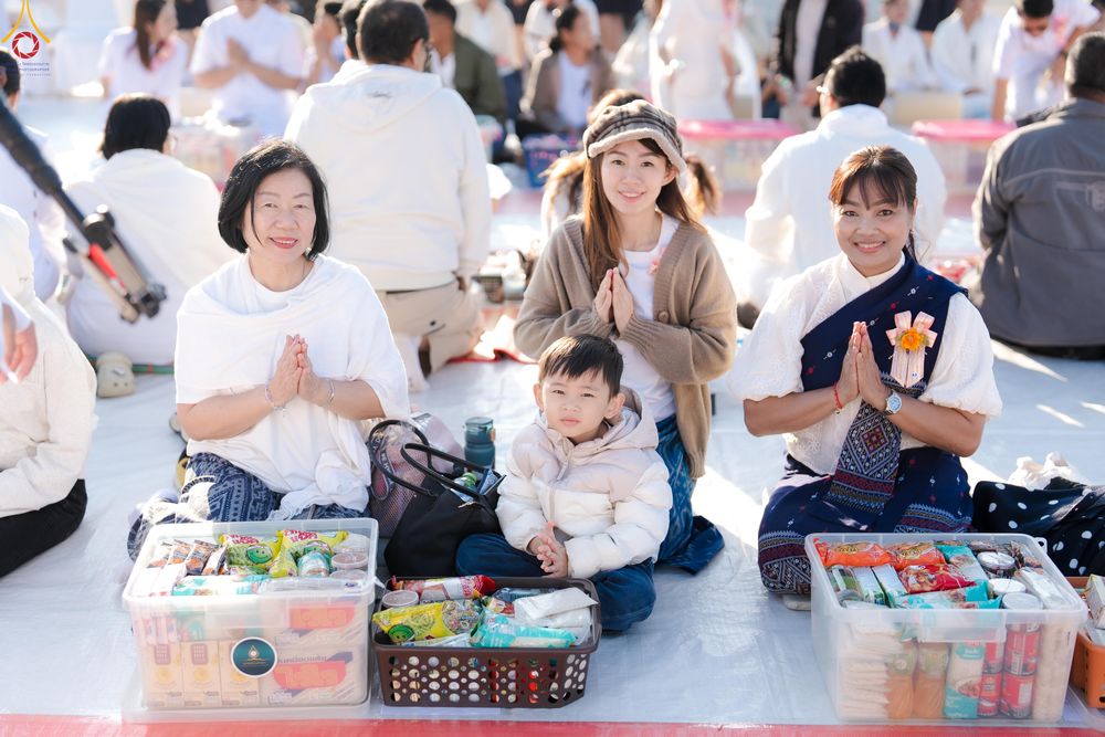 ภาพ No.281398:วันเสาร์ที่ 27 ธันวาคม พ.ศ.2568 พิธีตักบาตรพระ ๑,๐๐๐ รูป   เพื่อความเป็นสิริมงคลแก่ชีวิตและแผ่นดินไทย  มหากุศลครั้งยิ่งใหญ่แห่งปี ส่งท้ายปีเก่า ต้อนรับปีใหม่  ณ ถนนหน้าที่ว่าการอำเภอภูเรือ จังหวัดเลย