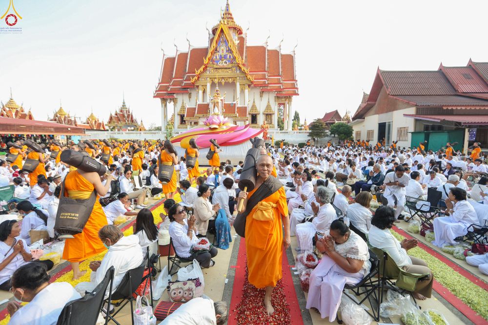 ภาพ No.295227:วันที่ 16 มกราคม พ.ศ. 2569 พิธีต้อนรับพระธรรมยาตรา อนุสรณ์สถานลำดับที่ 4 (ภาพชุดที่ 2) สถานที่เกิดด้วยกายธรรม ณ วัดโบสถ์บน ต.บางคูเวียง จ.นนทบุรี ในโครงการธรรมยาตรา กตัญญูบูชา มหาปูชนียาจารย์ พระมงคลเทพมุนี(สด จนฺทสโร) พระผู้ปราบมาร อนุสรณ์สถาน 7 แห่ง ปี