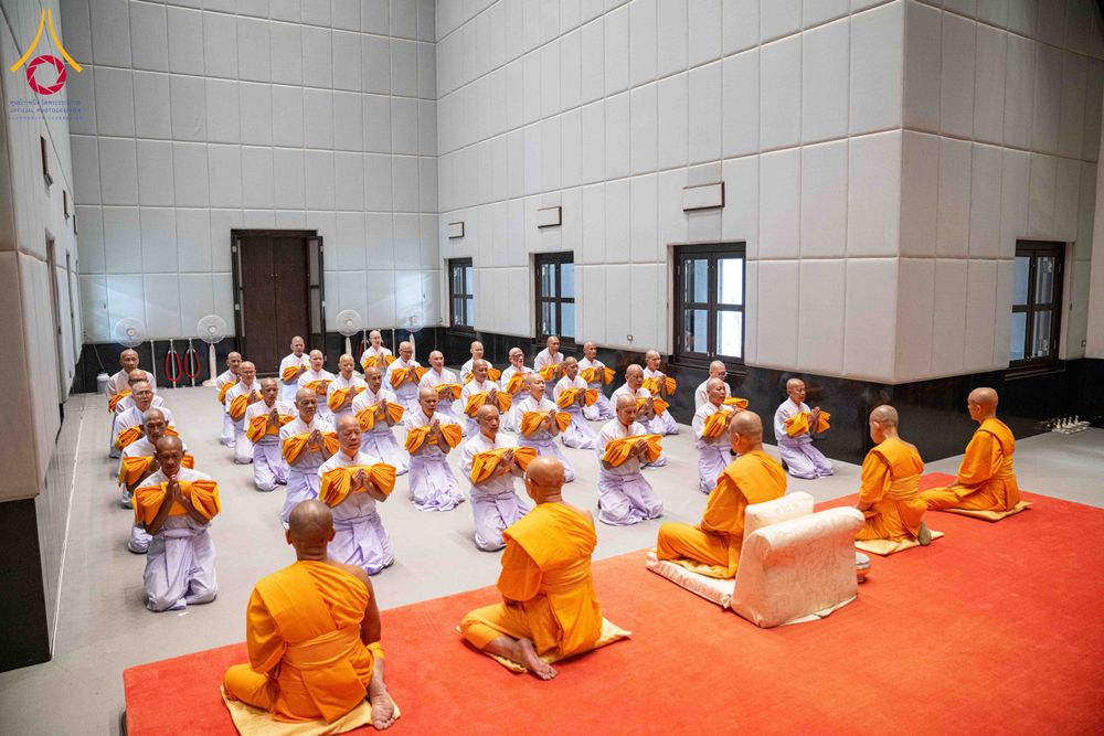 ภาพ No.298199:วันเสาร์ที่ 17 มกราคม พ.ศ. 2569 พิธีบรรพชาอุปสมบท โครงการอุปสมบทหมู่ บูชาธรรมครบ 117 ปี คุณยายอาจารย์มหารัตนอุบาสิกาจันทร์ ขนนกยูง  ณ อุโบสถพระไตรปิฎก วัดพระธรรมกาย