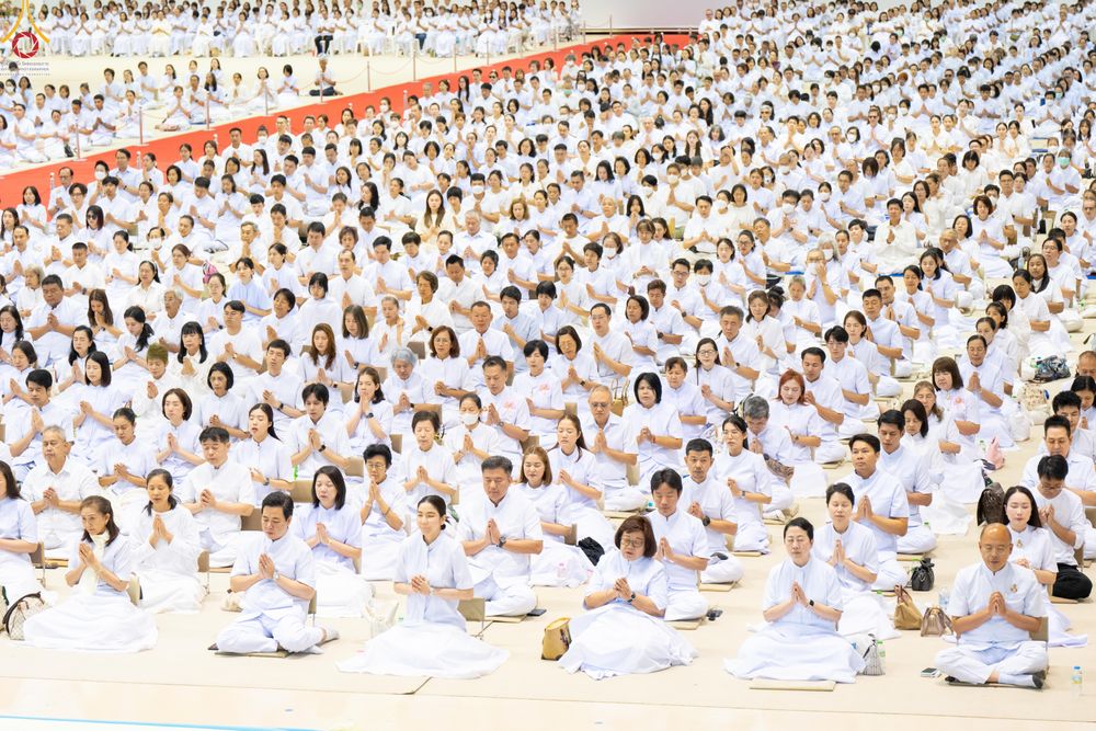 ภาพ No.311439:วันอาทิตย์ต้นเดือนที่ 1 มีนาคม พ.ศ.2569 พิธีตักบาตร และ พิธีบูชาข้าวพระ ณ สภาธรรมกายสากล วัดพระธรรมกาย