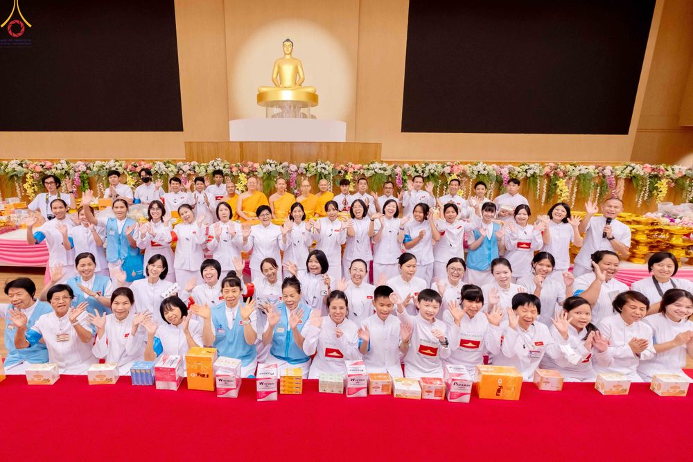 ภาพ No.343732:วันที่ 16 สิงหาคม พ.ศ.2569 พิธีถวายคิลานเภสัช และอุปกรณ์ทางการแพทย์ ณ ห้องแก้วสารพัดนึก2 วัดพระธรรมกาย