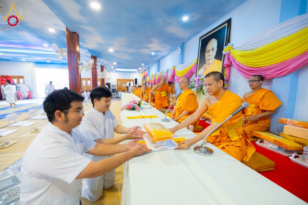 ภาพ No.294851:วันที่ 15 มกราคม พ.ศ. 2569 พิธีถวายภัตตาหารเป็นสังฆทาน แด่พระธรรมยาตรา ณ วัดโบสถ์บน ต.บางคูเวียง จ.นนทบุรี อนุสรณ์สถานลำดับที่ 4 สถานที่เกิดด้วยกายธรรม ในโครงการธรรมยาตรา กตัญญูบูชา มหาปูชนียาจารย์ พระมงคลเทพมุนี(สด จนฺทสโร) พระผู้ปราบมาร อนุสรณ์สถาน 7 แ