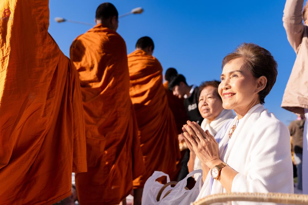 ภาพ No.281459:วันเสาร์ที่ 27 ธันวาคม พ.ศ.2568 พิธีตักบาตรพระ ๑,๐๐๐ รูป   เพื่อความเป็นสิริมงคลแก่ชีวิตและแผ่นดินไทย  มหากุศลครั้งยิ่งใหญ่แห่งปี ส่งท้ายปีเก่า ต้อนรับปีใหม่  ณ ถนนหน้าที่ว่าการอำเภอภูเรือ จังหวัดเลย