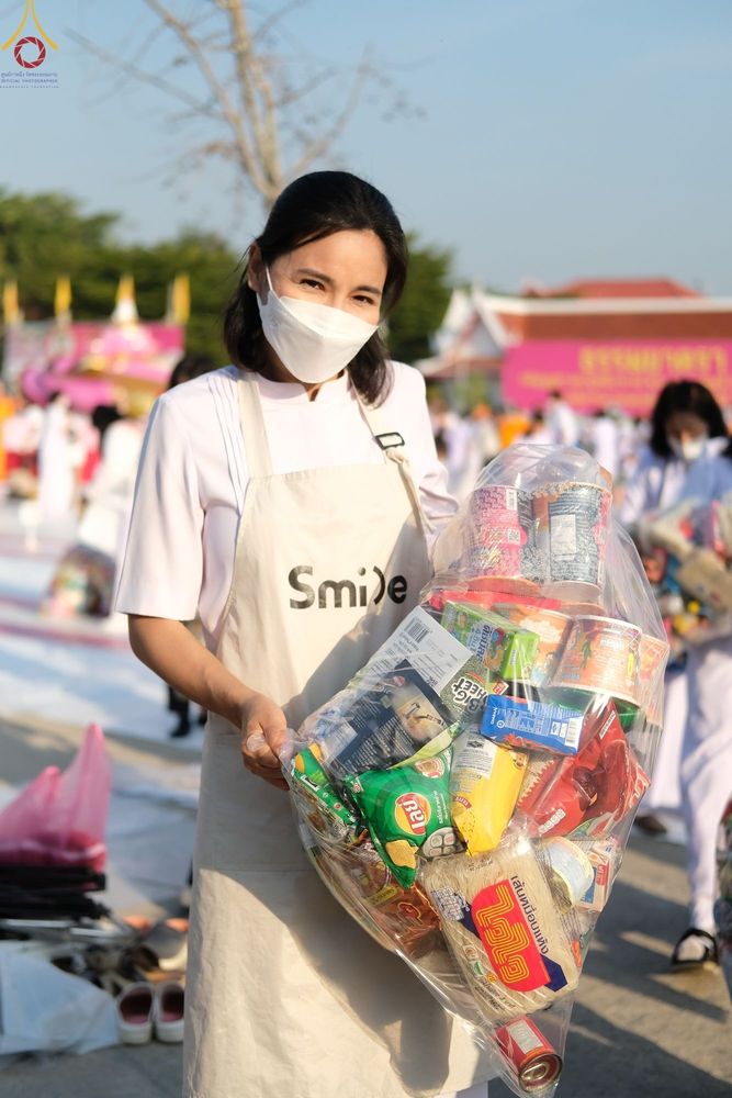 ภาพ No.72107:พิธีตักบาตรพระธรรมยาตราฯ ในโครงการธรรมยาตรากตัญญูบูชา มหาปูชนียาจารย์ พระมงคลเทพมุนี(สด จนฺทสโร) พระผู้ปราบมาร ปีที่ 11 ณ อนุสรณ์สถานลำดับที่ 3 สถานที่เกิดใหม่ในเพศสมณะ วัดสองพี่น้อง อ.สองพี่น้อง จ.สุพรรณบุรี วันที่ 18 มกราคม พ.ศ. 2566