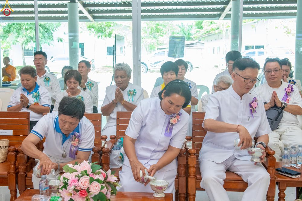 ภาพ No.328285:วันเสาร์ที่ 9 พฤษภาคม พ.ศ. 2569 พิธีตักบาตรแด่คณะสงฆ์ 323 วัด 4 จังหวัดชายแดนภาคใต้ พิธีถวายสังฆทานแด่คณะสงฆ์ 323 วัด ปีที่ 22 ครั้งที่ 185 พิธีมอบกองทุนหนุนแรงใจช่วยครูใต้ ปีที่ 19 ครั้งที่ 148 ณ ศูนย์ปฏิบัติธรรมภาคใต้