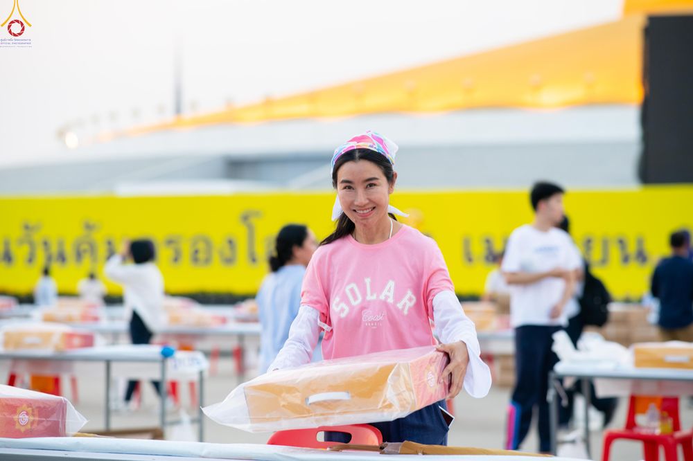 ภาพ No.322670:วันที่ 17 เมษายน พ.ศ.2569 การเรียงกล่องไทยธรรม เรียงน้ำดื่ม เรียงร่ม ณ ลานธรรมพระมหาธรรมกายเจดีย์ เพื่องานถวายมหาสังฆทาน 40,000 กว่าวัดทั่วประเทศ วันคุ้มครองโลก 22 เมษายน พ.ศ.2569 วัดพระธรรมกาย