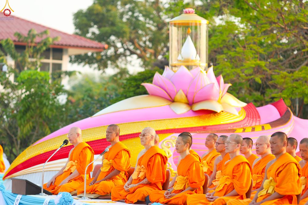 ภาพ No.294411:วันที่ 14 มกราคม พ.ศ. 2569 พิธีตักบาตรพระธรรมยาตรา ณ วัดสองพี่น้อง ต.ต้นตาล อ.สองพี่น้อง จ.สุพรรณบุรี ในโครงการธรรมยาตรา กตัญญูบูชา มหาปูชนียาจารย์ พระมงคลเทพมุนี(สด จนฺทสโร) พระผู้ปราบมาร อนุสรณ์สถาน 7 แห่ง ปีที่ 14