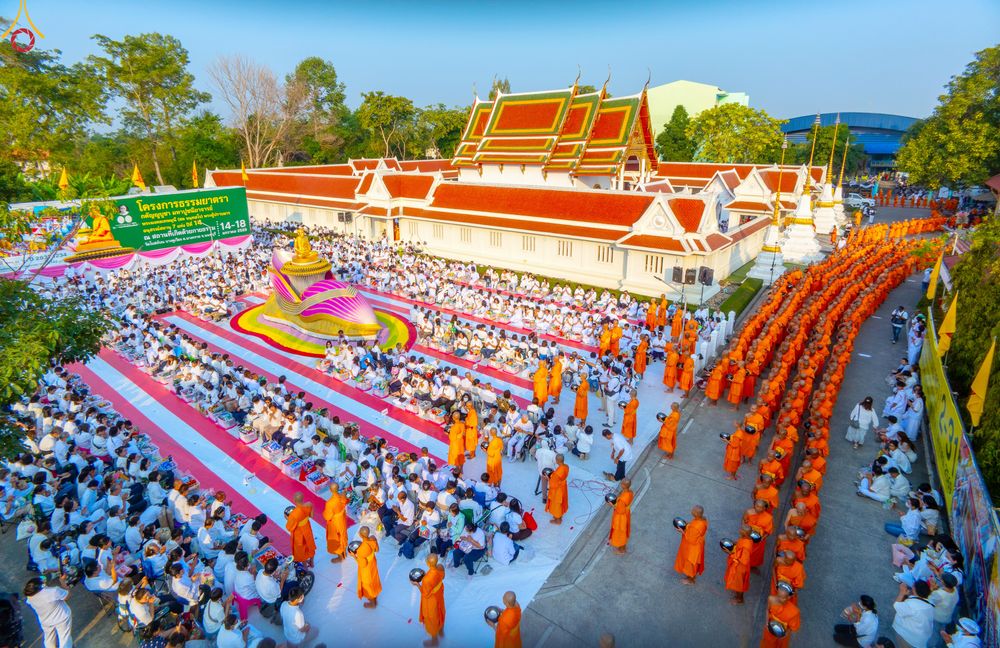 ภาพ No.297607:วันที่ 18 มกราคม พ.ศ. 2569 พิธีตักบาตรพระธรรมยาตรา ณ วัดโบสถ์บน ต.บางคูเวียง จ.นนทบุรี อนุสรณ์สถานลำดับที่ 4 สถานที่เกิดด้วยกายธรรม ในโครงการธรรมยาตรา กตัญญูบูชา มหาปูชนียาจารย์ พระมงคลเทพมุนี(สด จนฺทสโร) พระผู้ปราบมาร อนุสรณ์สถาน 7 แห่ง ปีที่ 14