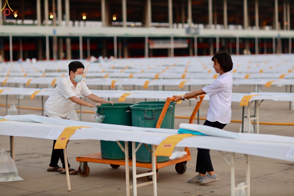 ภาพ No.320453:วันที่ 9 เมษายน พ.ศ.2569 การเตรียมงาน มัดถุงน้ำ ถ่วงขาโต๊ะไทยธรรม เพื่องานถวายมหาสังฆทาน 40,000 กว่าวัดทั่วประเทศ วันคุ้มครองโลก 22 เมษายน พ.ศ.2569 วัดพระธรรมกาย