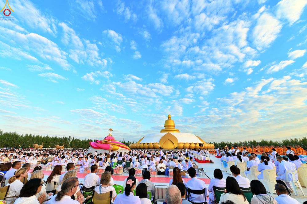 ภาพ No.302508:วันที่ 24 มกราคม พ.ศ. 2569 พิธีตักบาตรพระธรรมยาตรา ณ อนุสรณ์สถานลำดับที่ 5 สถานที่เผยแผ่วิชชาธรรมกายครั้งแรก อนุสรณ์สถานบางปลา วัดบางปลา อำเภอบางเลน จังหวัดนครปฐม ในโครงการธรรมยาตรา กตัญญูบูชา มหาปูชนียาจารย์ พระมงคลเทพมุนี(สด จนฺทสโร) พระผู้ปราบมาร อนุส