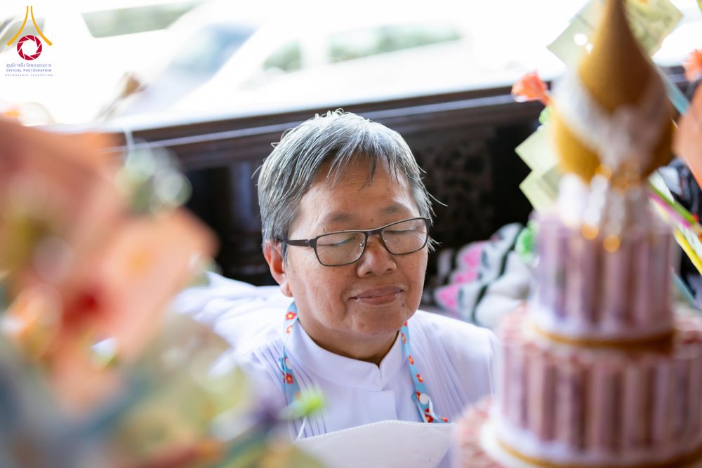 ภาพ No.303378:วันที่ 23 มกราคม พ.ศ. 2569 พิธีเจริญพุทธมนต์ปฏิบัติธรรม มอบทุนการศึกษา  ถวายสังฆทาน 109 วัด เพื่อถวายเป็นพุทธบูชา เพื่อขับเคลื่อนโครงการหมู่บ้านรักษาศีล 5 โดยคณะสงฆ์จังหวัดนครปฐม คณะศิษยานุศิษย์วัดพระธรรมกาย โครงการธรรมยาตรา ปีที่ 14 ณ วัดบางปลา อำเภอบาง