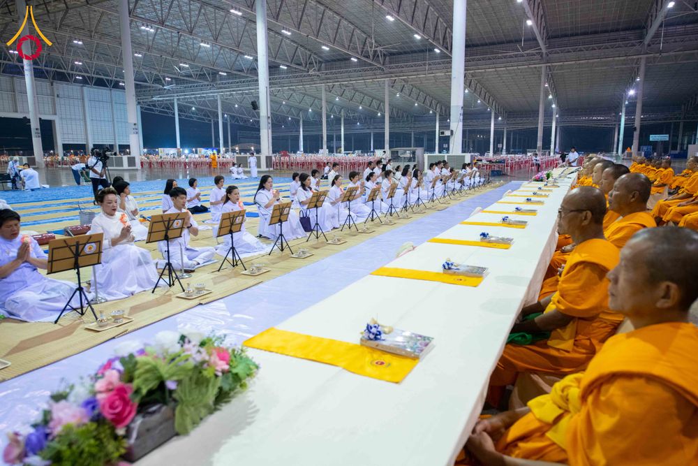 ภาพ No.303860:วันที่ 28 มกราคม พ.ศ. 2569 พิธีถวายภัตตาหารเป็นสังฆทาน แด่พระธรรมยาตรา ณ วัดพระธรรมกาย  จังหวัดปทุมธานี ในโครงการธรรมยาตรา กตัญญูบูชา มหาปูชนียาจารย์ พระมงคลเทพมุนี(สด จนฺทสโร) พระผู้ปราบมาร อนุสรณ์สถาน 7 แห่ง ปีที่ 14