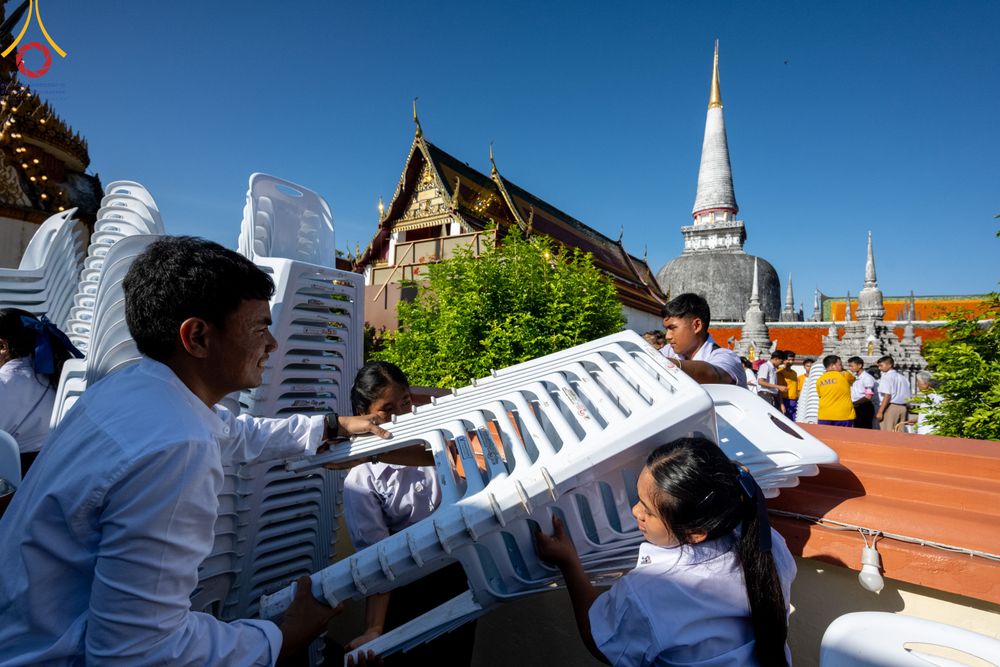 ภาพ No.311246:วันเสาร์ที่ 28 กุมภาพันธ์ พ.ศ. 2569 พิธีตักบาตรพระมหากุศล 11,250 รูป เฉลิมฉลอง 1,250 ปีศรีธรรมราชเจดีย์ สู่มรดกโลก ณ ถนนราชดำเนิน บริเวณหน้าวัดพระมหาธาตุวรมหาวิหาร อ.เมือง จ.นครศรีธรรมราช