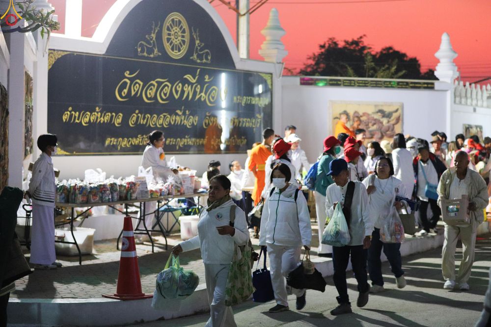 ภาพ No.294314:วันที่ 14 มกราคม พ.ศ. 2569 พิธีตักบาตรพระธรรมยาตรา ณ วัดสองพี่น้อง ต.ต้นตาล อ.สองพี่น้อง จ.สุพรรณบุรี ในโครงการธรรมยาตรา กตัญญูบูชา มหาปูชนียาจารย์ พระมงคลเทพมุนี(สด จนฺทสโร) พระผู้ปราบมาร อนุสรณ์สถาน 7 แห่ง ปีที่ 14