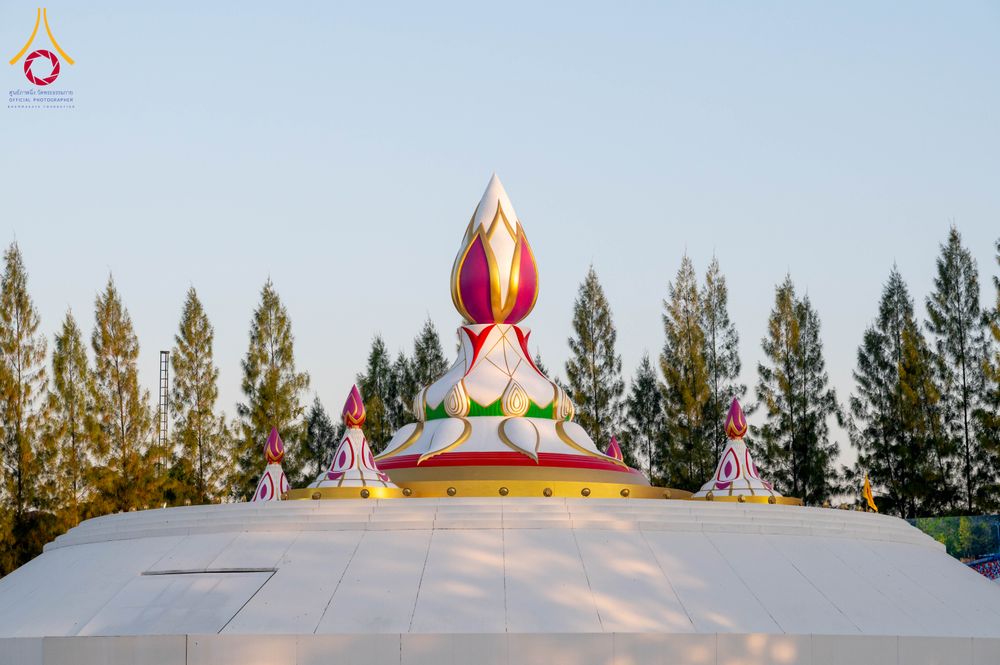 ภาพ No.290688:วันที่ 8 มกราคม พ.ศ. 2569 พระธรรมยาตราปฏิบัติธรรม และถ่ายภาพหมู่ประวัติศาสตร์ ในโครงการธรรมยาตรา กตัญญูบูชามหาปูชนียาจารย์ พระมงคลเทพมุนี(สด จนฺทสโร) พระผู้ปราบมาร อนุสรณ์สถาน 7 แห่ง ปีที่ 14 ณ อนุสรณ์สถานคลองบางนางแท่น อ.สามพราน จ.นครปฐม