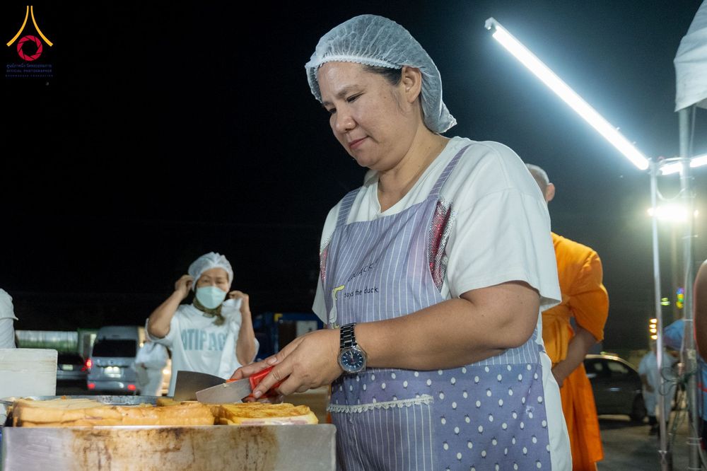 ภาพ No.289757:วันที่ 8 มกราคม พ.ศ. 2569 พิธีถวายภัตตาหารเป็นสังฆทาน แด่พระธรรมยาตรา ณ อนุสรณ์สถานคลองบางนางแท่น อ.สามพราน จ.นครปฐม ในโครงการธรรมยาตรา กตัญญูบูชา มหาปูชนียาจารย์ พระมงคลเทพมุนี(สด จนฺทสโร) พระผู้ปราบมาร อนุสรณ์สถาน 7 แห่ง ปีที่ 14