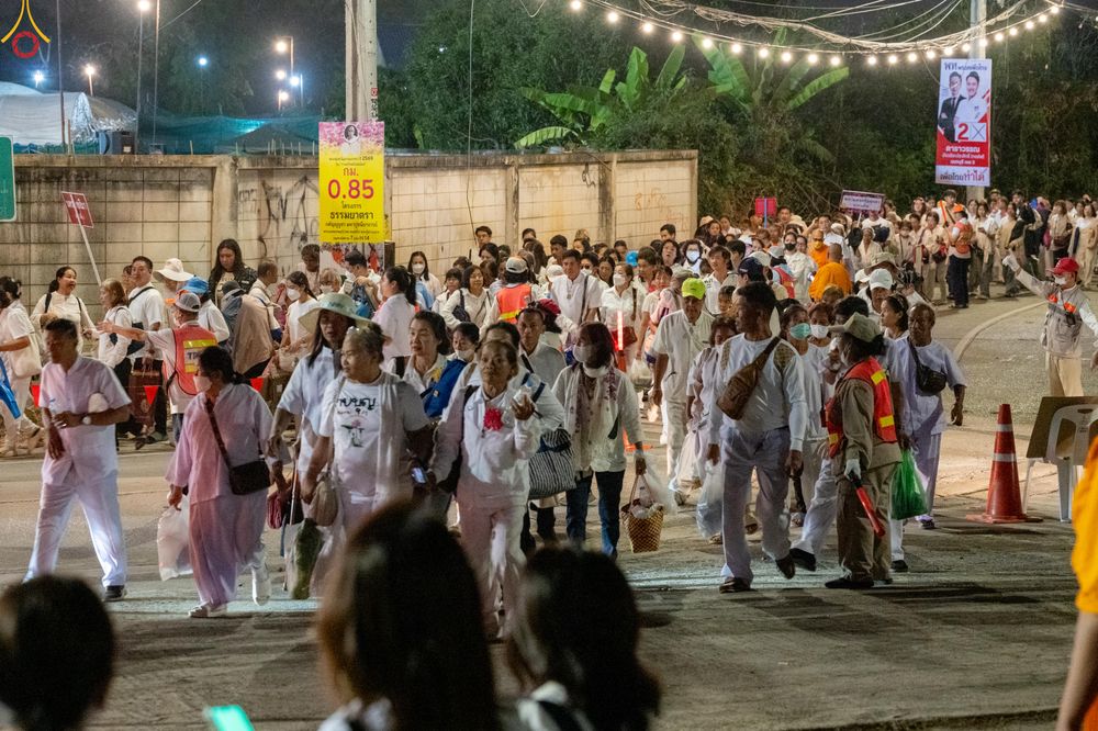 ภาพ No.297223:วันที่ 17 มกราคม พ.ศ. 2569 พิธีจุดประทีปถวายเป็นพุทธบูชา และบูชาธรรมมหาปูชนียาจารย์ (ภาพชุดที่ 2) ณ วัดโบสถ์บน ต.บางคูเวียง จ.นนทบุรี อนุสรณ์สถานลำดับที่ 4 สถานที่เกิดด้วยกายธรรม ในโครงการธรรมยาตรา กตัญญูบูชา มหาปูชนียาจารย์ พระมงคลเทพมุนี(สด จนฺทสโร) พร