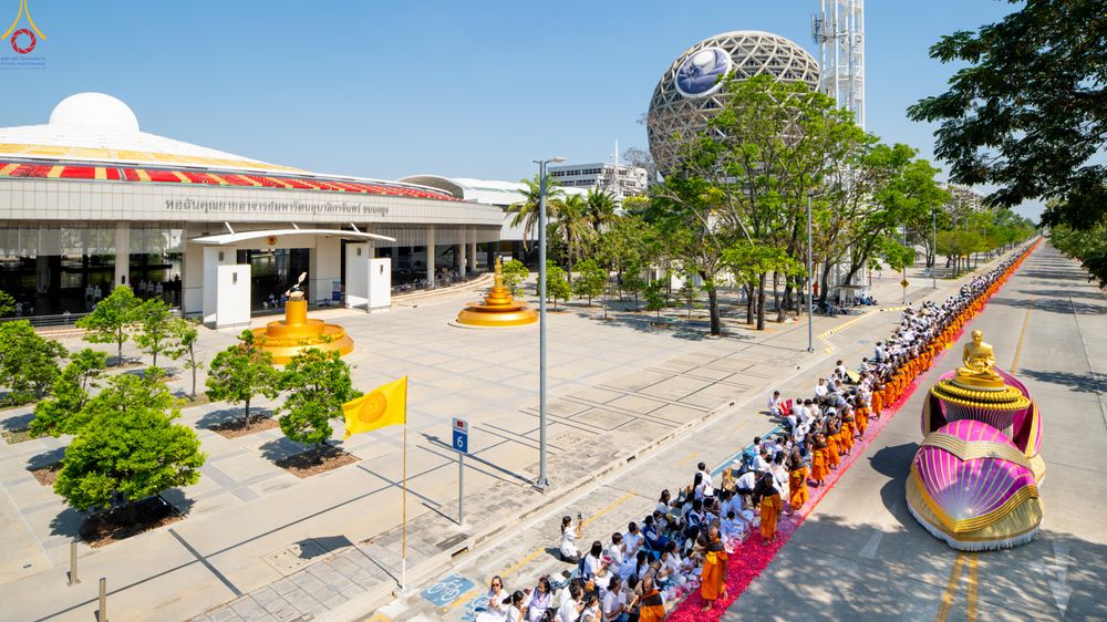 ภาพ No.304652:วันที่ 25 มกราคม พ.ศ. 2569 พิธีต้อนรับพระธรรมยาตรา (ภาพชุดที่ 2) รร.สามัคคีราษฏร์บำรุง-วัดพระธรรมกาย ในโครงการธรรมยาตรา กตัญญูบูชา มหาปูชนียาจารย์ พระมงคลเทพมุนี(สด จนฺทสโร) พระผู้ปราบมาร อนุสรณ์สถาน 7 แห่ง ปีที่ 14