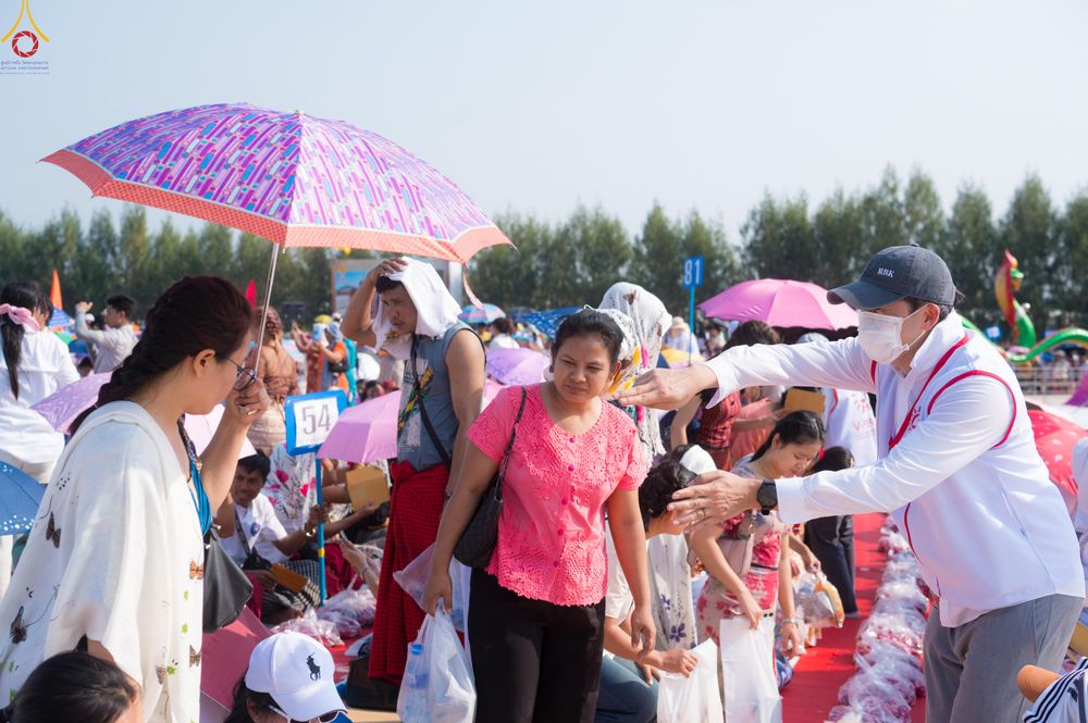 ภาพ No.301531:ภาพเบื้องหลังอาสาสมัครรวมใจ ชุดที่ 4 ในโครงการธรรมยาตรา กตัญญูบูชา มหาปูชนียาจารย์ พระมงคลเทพมุนี(สด จนฺทสโร) พระผู้ปราบมาร อนุสรณ์สถาน 7 แห่ง ปีที่ 14