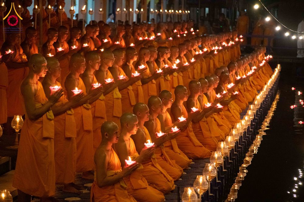 ภาพ No.297448:วันที่ 16 มกราคม พ.ศ. 2569 พิธีลอยประทีปธรรมถวายเป็นพุทธบูชา และบูชาธรรมมหาปูชนียาจารย์  ณ วัดโบสถ์บน ต.บางคูเวียง จ.นนทบุรี อนุสรณ์สถานลำดับที่ 4 สถานที่เกิดด้วยกายธรรม ในโครงการธรรมยาตรา กตัญญูบูชา มหาปูชนียาจารย์ พระมงคลเทพมุนี(สด จนฺทสโร) พระผู้ปราบม