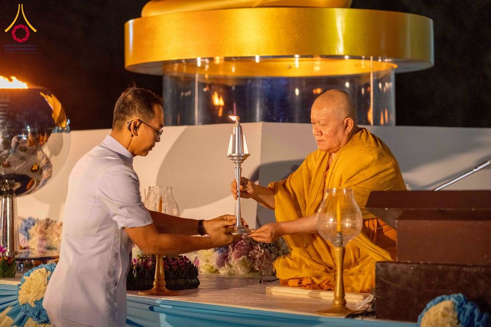 ภาพ No.266121:วันพุธที่ 5 พฤศจิกายน พ.ศ. 2568 (วันพระ ขึ้น 15 ค่ำ เดือน 12) พิธีจุดประทีปโคมลาน, โคมลอย และลอยกระทง ถวายประทีปเป็นพุทธบูชา สร้างความสว่างไสวให้กับแผ่นดินด้วยแสงธรรม ณ พุทธอุทยานนานาชาติ จังหวัดหนองคาย