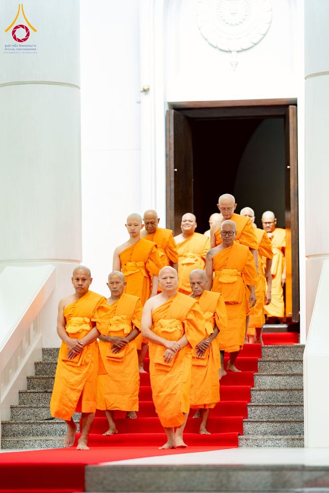 ภาพ No.244803:วันเสาร์ที่ 6 กันยายน พ.ศ. 2568 พิธีถวายบาตร บรรพชา อุปสมบทของนาคธรรมทายาท โครงการอุปสมบทหมู่บูชาธรรมครบรอบ 108 ปี  วันครูผู้ค้นพบวิชชาธรรมกาย ณ โบสถ์พระไตรปิฎก วัดพระธรรมกาย