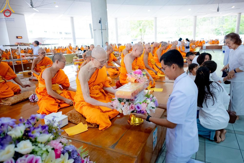 ภาพ No.182358:พิธีถวายภัตตาหารเมนูสวรรค์ "เพื่อการบรรลุธรรม" วันเสาร์ที่ 14 ธันวาคม พ.ศ. 2567 ณ หอฉันคุณยายอาจารย์ฯ วัดพระธรรมกาย