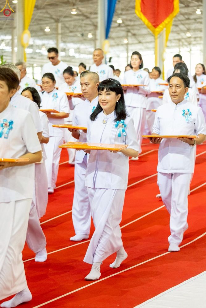 ภาพ No.277500:วันอาทิตย์ต้นเดือนที่ 7 ธันวาคม พ.ศ.2568 พิธีทอดผ้าป่าต้นสมบัติจักรพรรดิ ณ สภาธรรมกายสากล วัดพระธรรมกาย